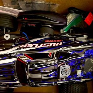 RUSTLER BLACK AND CHROME REMOTE CONTROL SPEED 45 MOH EVERYTHING INCLUDED